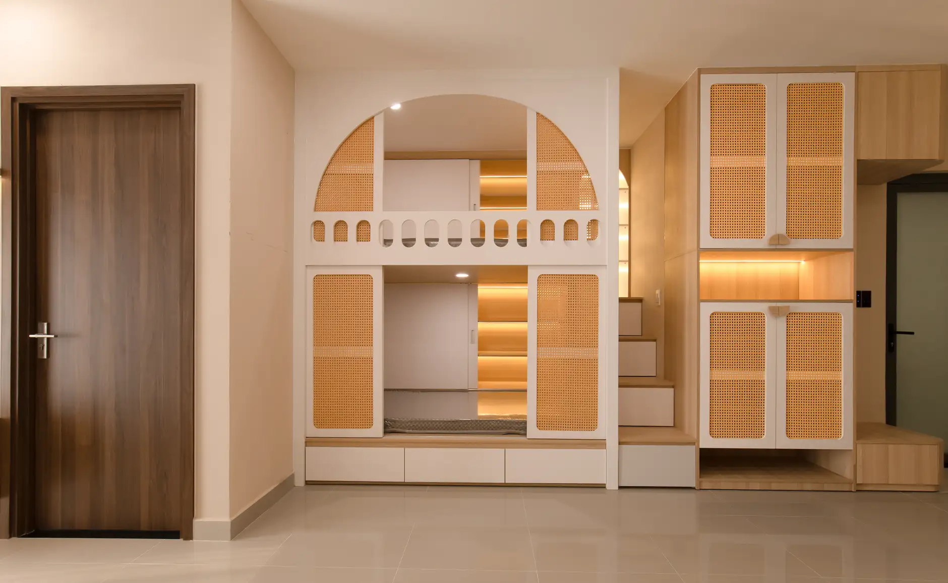 光纤分光器技术演进：从传统拉锥到平面波导的行业应用对比