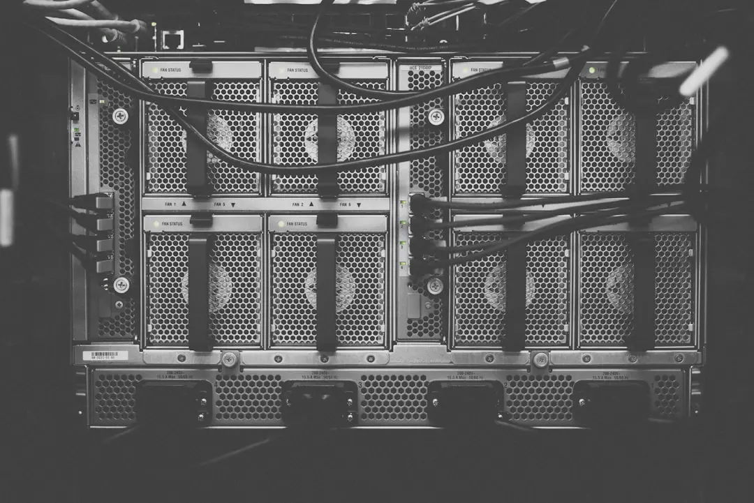 分光器在FTTH组网中的技术演进与应用方案解析